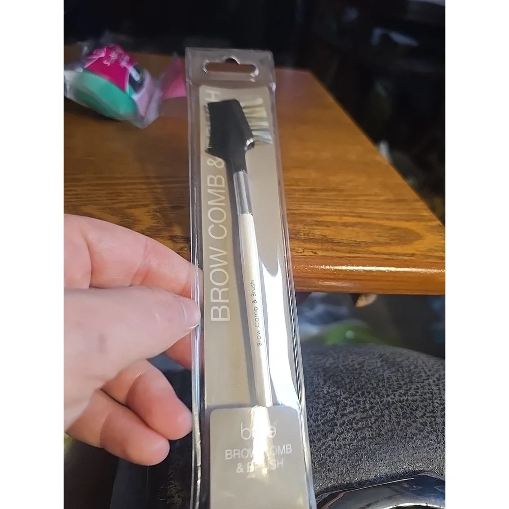 NEW Belle Brow Comb &‎ BRUSH